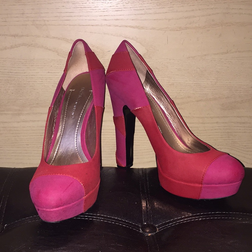Size 8. Mutil-colored heel.